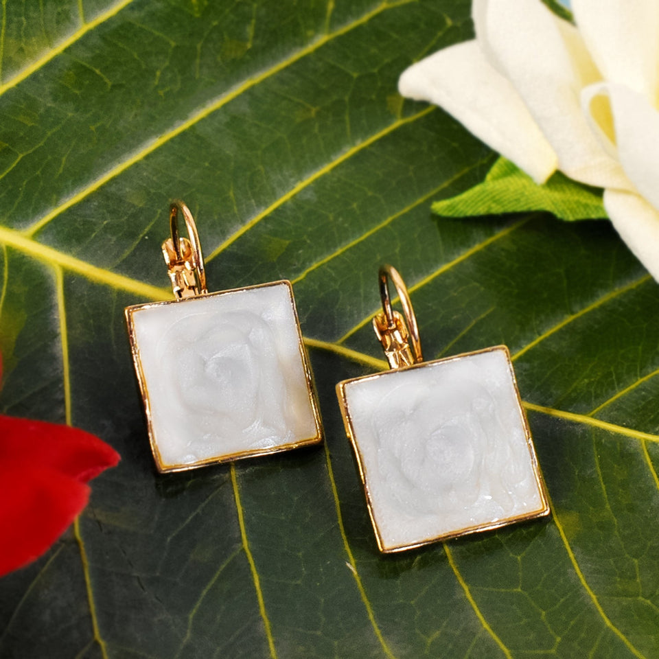 Minimalist Square Earrings – The Perfect Touch of Class