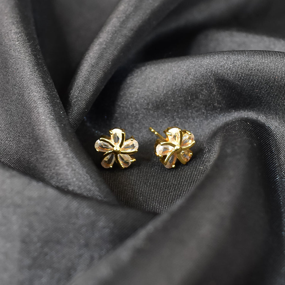 Elegant Traditional Earrings - Timeless Design and Cultural Beauty