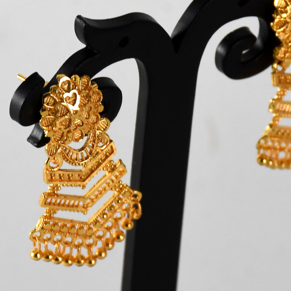 Cultural Majesty: Handcrafted Jumka Earrings for a Classic Touch