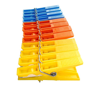 Durable plastic clips for cloth drying in assorted colors (12 pcs).