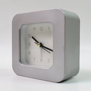 Stylish Analog Alarm Clock  Designed For Everyday Reliability