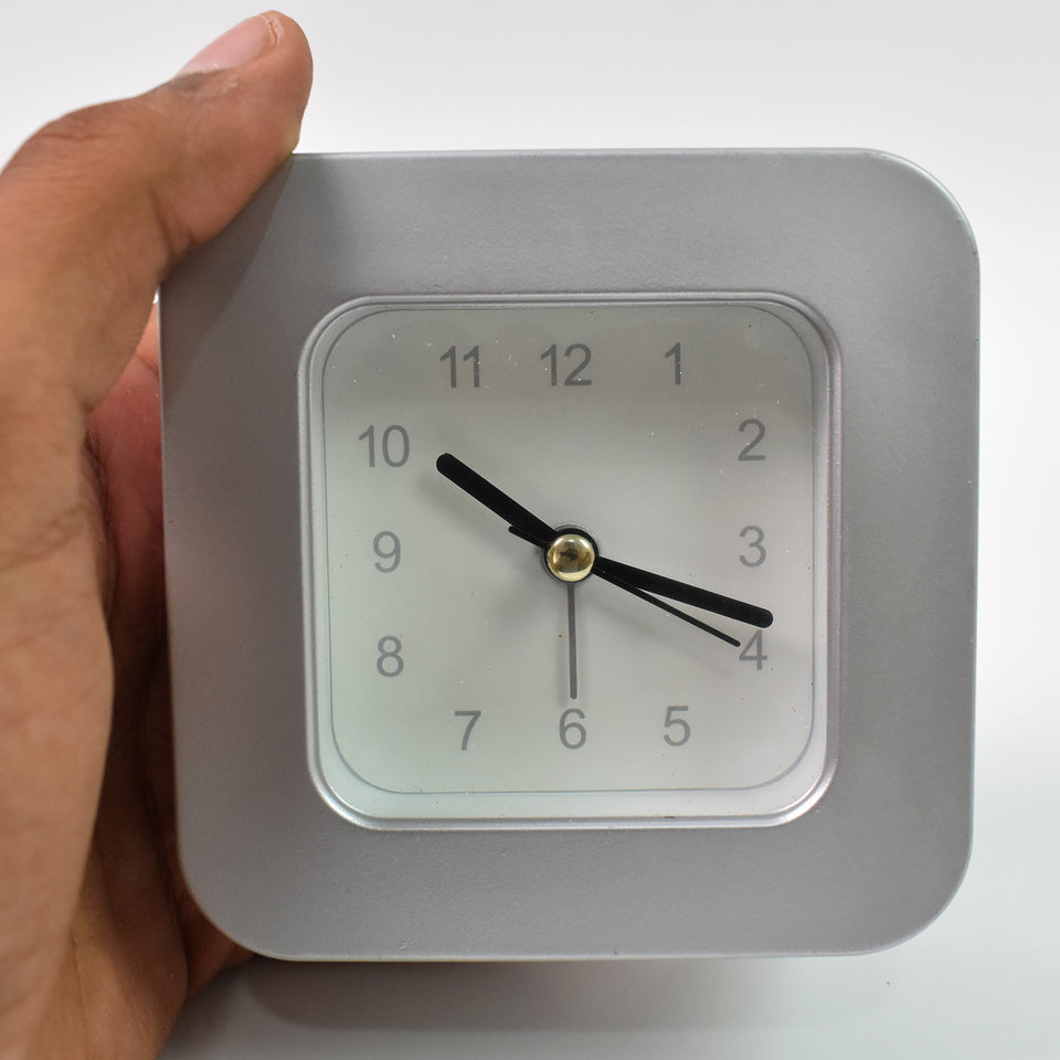 Stylish Analog Alarm Clock  Designed For Everyday Reliability