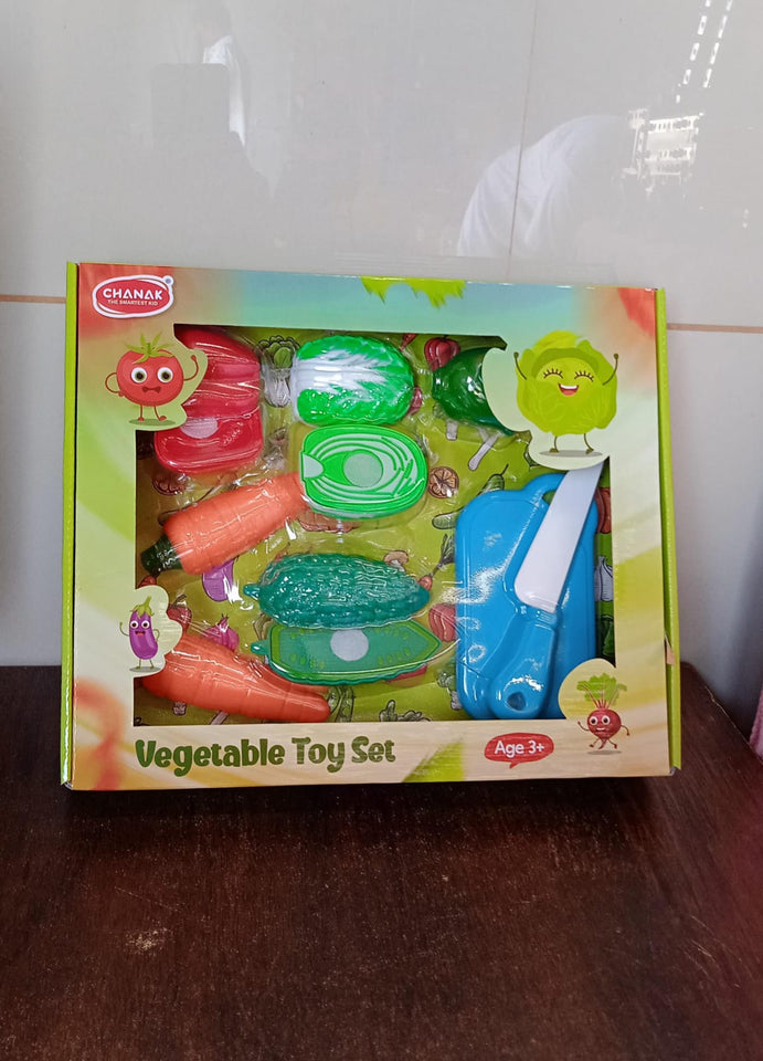 Realistic slice-able fruits and vegetables cut in 2 part play toy set